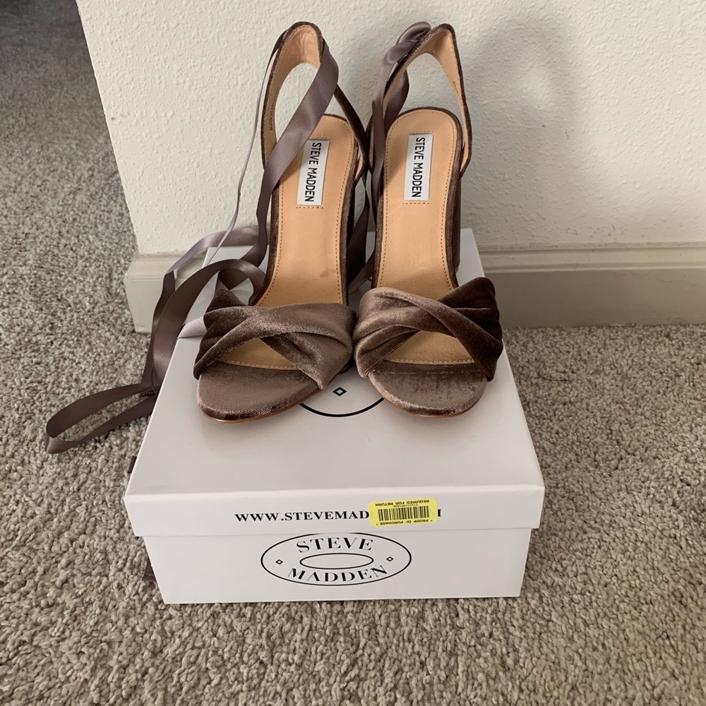 Velvet sandals